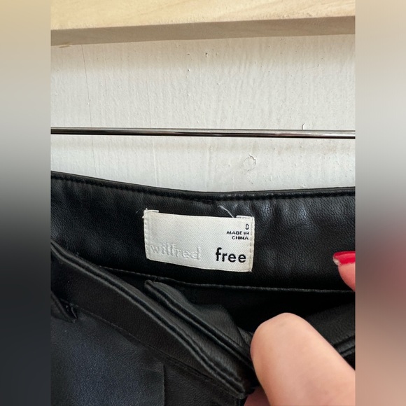 Aritzia Wilfred modern cargo vegan leather pants - Picture 5 of 8